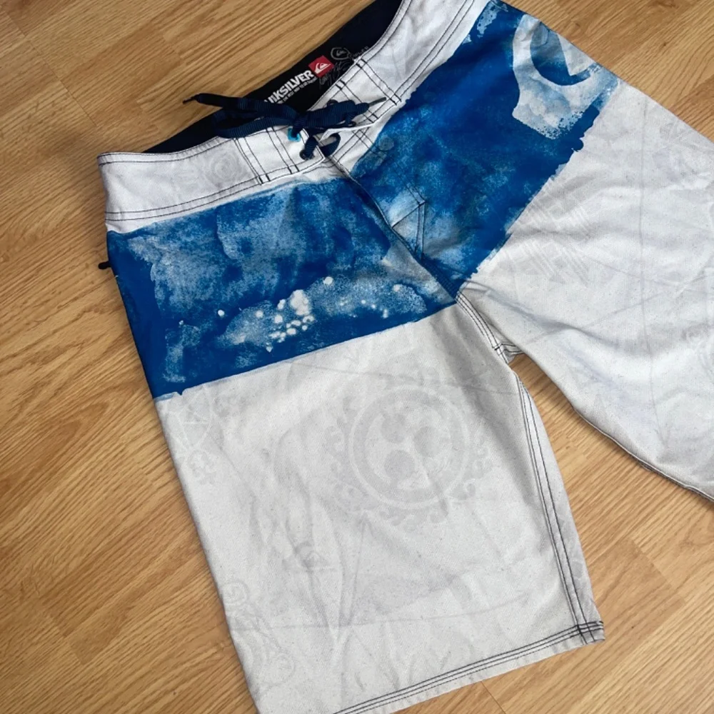 Quicksilver Cypher Kelly Nomad 21Inch Gray and Blue Boardshorts Size 31